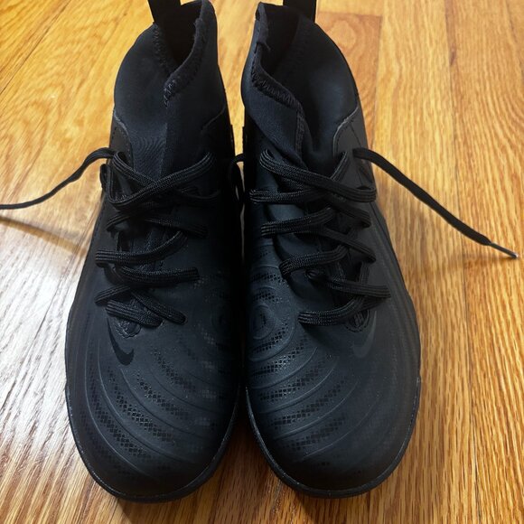 Nike Phantom II Luna Club Turf Cleats - Picture 2 of 4